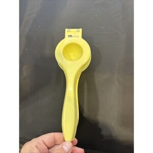 VTG Amco Manual Citrus Lemon Squeezer Juice Press EUC Yellow